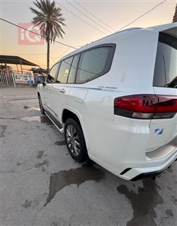 تۆیۆتا لاند کروزەر